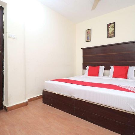 Oyo 29852 Hotel Golden View Abadpura ภายนอก รูปภาพ
