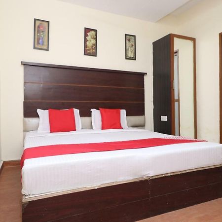 Oyo 29852 Hotel Golden View Abadpura ภายนอก รูปภาพ