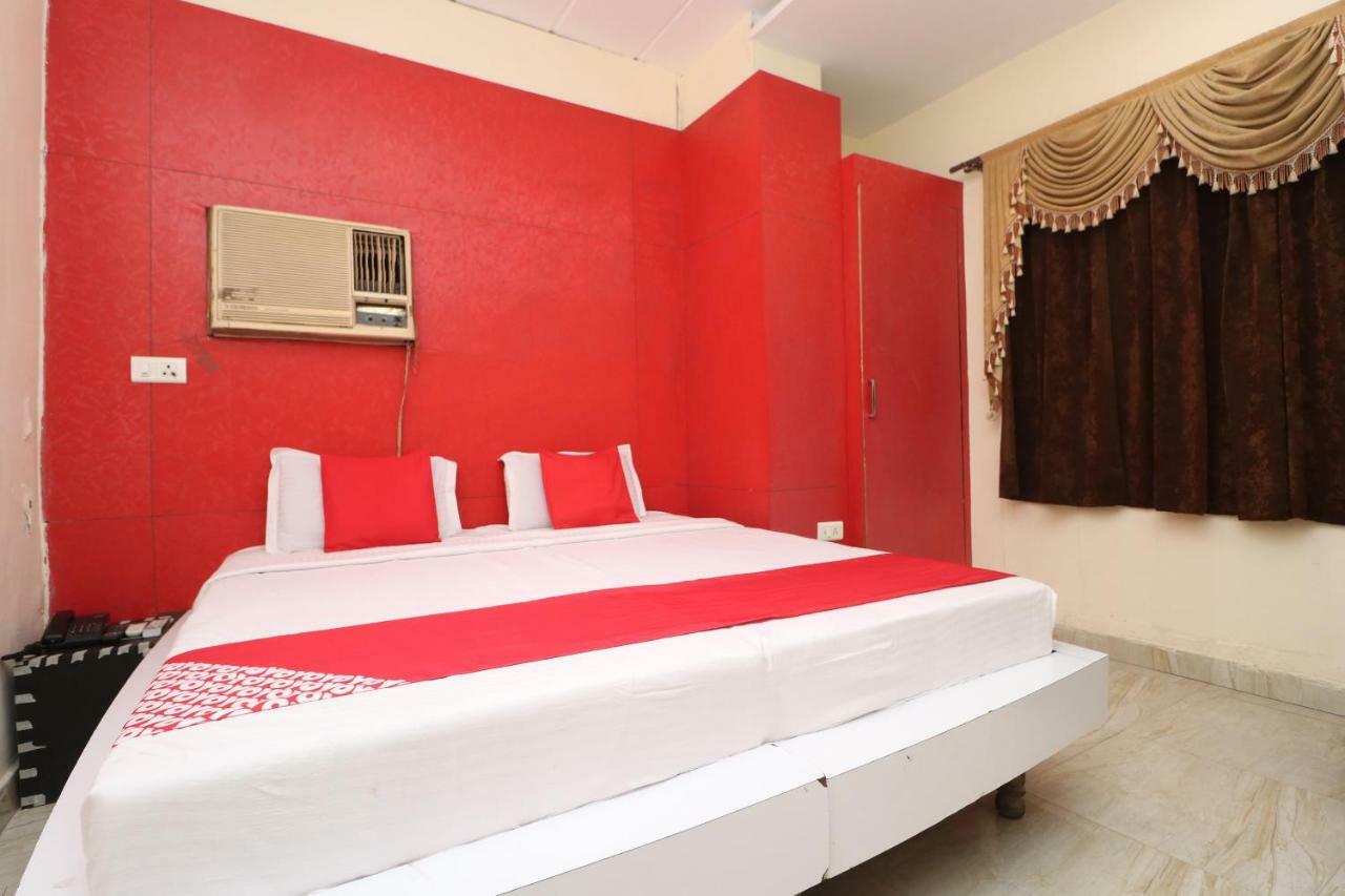 Oyo 29852 Hotel Golden View Abadpura ภายนอก รูปภาพ