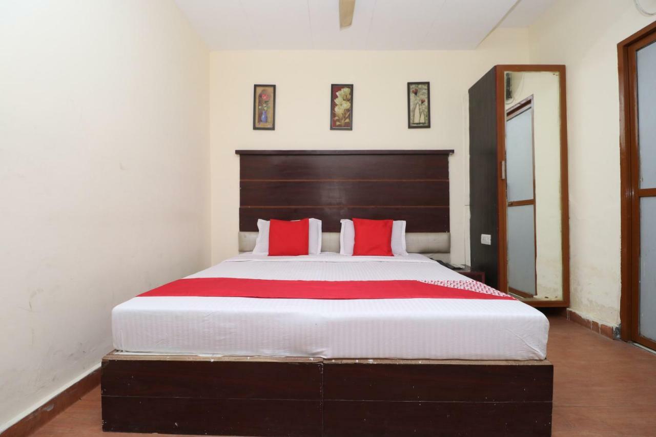 Oyo 29852 Hotel Golden View Abadpura ภายนอก รูปภาพ