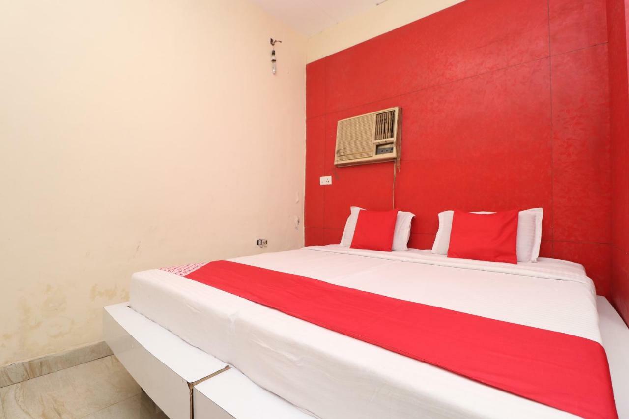 Oyo 29852 Hotel Golden View Abadpura ภายนอก รูปภาพ