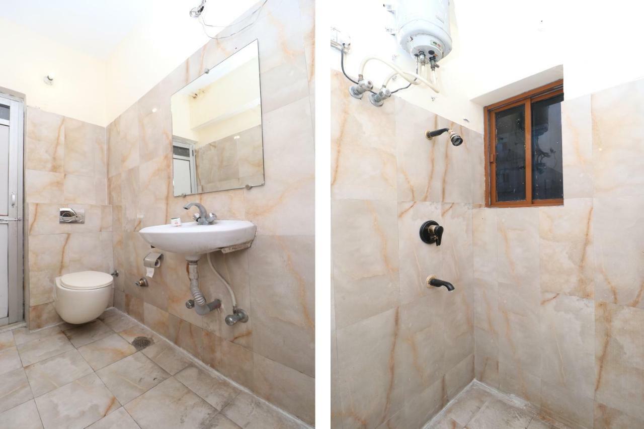Oyo 29852 Hotel Golden View Abadpura ภายนอก รูปภาพ