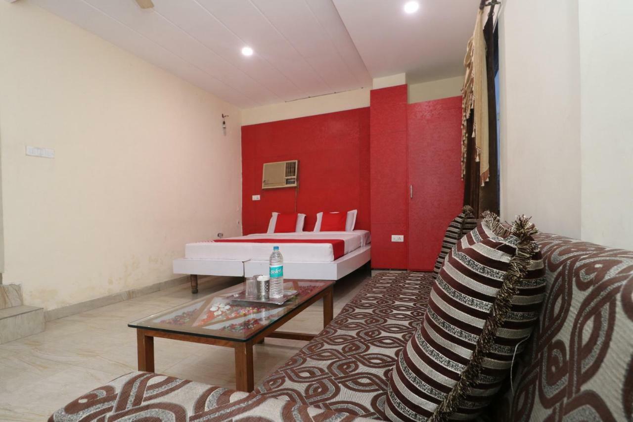 Oyo 29852 Hotel Golden View Abadpura ภายนอก รูปภาพ
