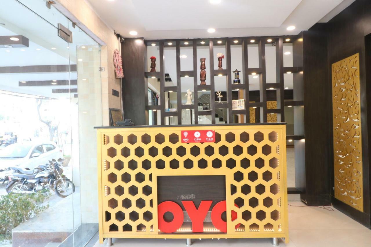 Oyo 29852 Hotel Golden View Abadpura ภายนอก รูปภาพ