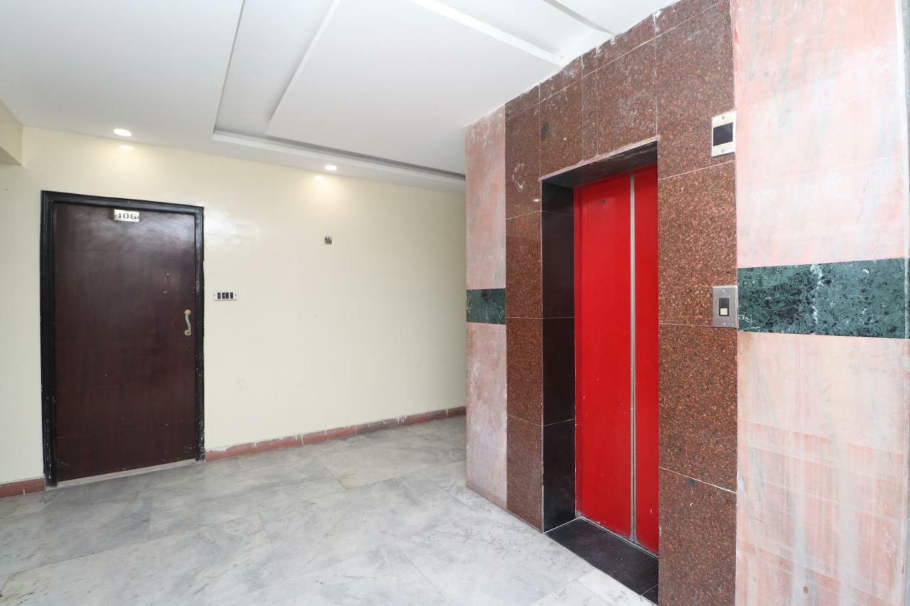Oyo 29852 Hotel Golden View Abadpura ภายนอก รูปภาพ