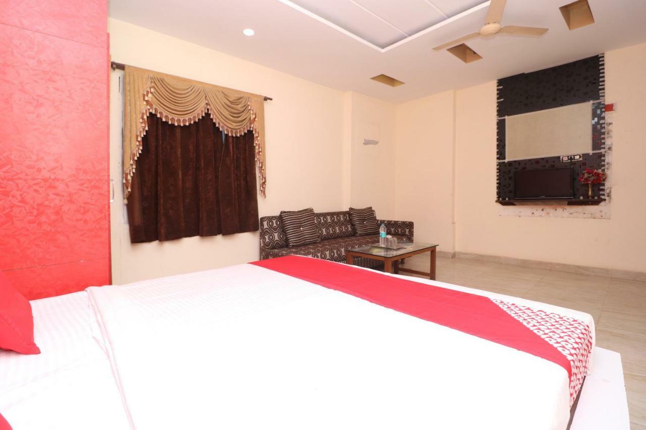 Oyo 29852 Hotel Golden View Abadpura ภายนอก รูปภาพ