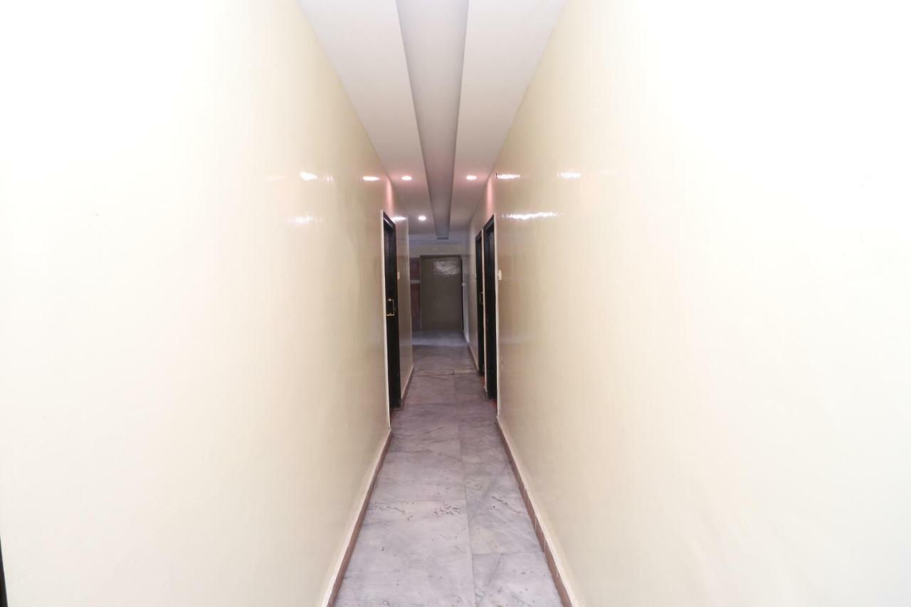 Oyo 29852 Hotel Golden View Abadpura ภายนอก รูปภาพ