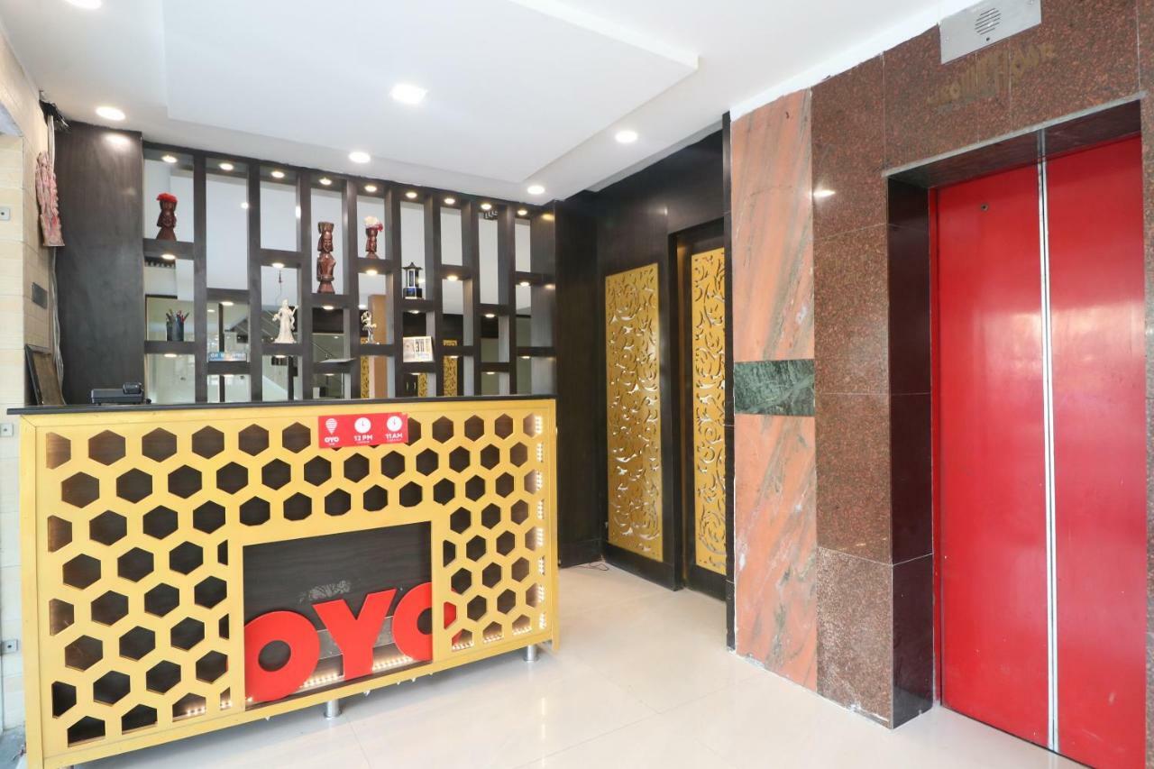 Oyo 29852 Hotel Golden View Abadpura ภายนอก รูปภาพ