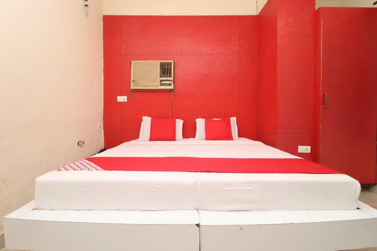 Oyo 29852 Hotel Golden View Abadpura ภายนอก รูปภาพ