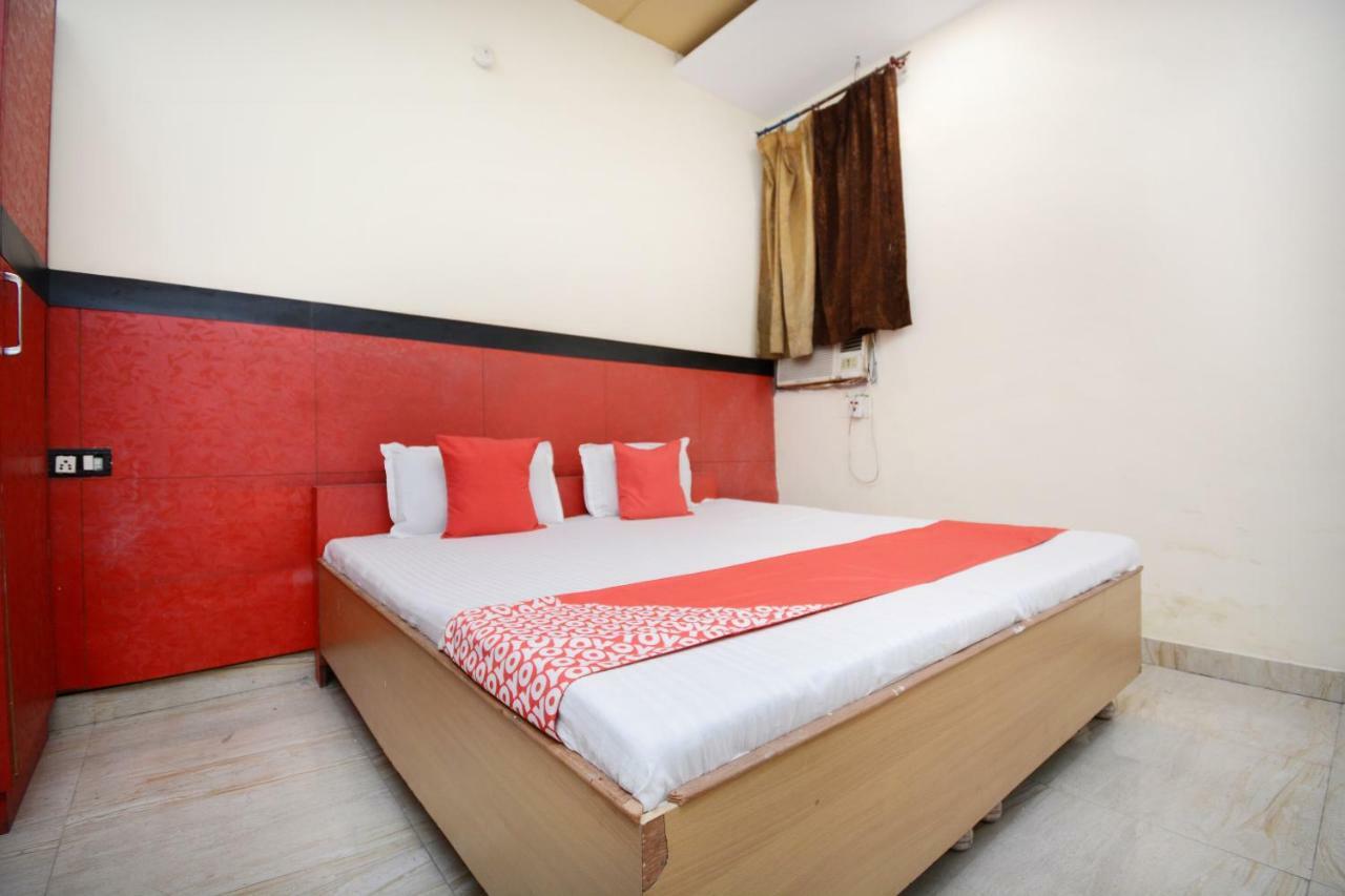 Oyo 29852 Hotel Golden View Abadpura ภายนอก รูปภาพ