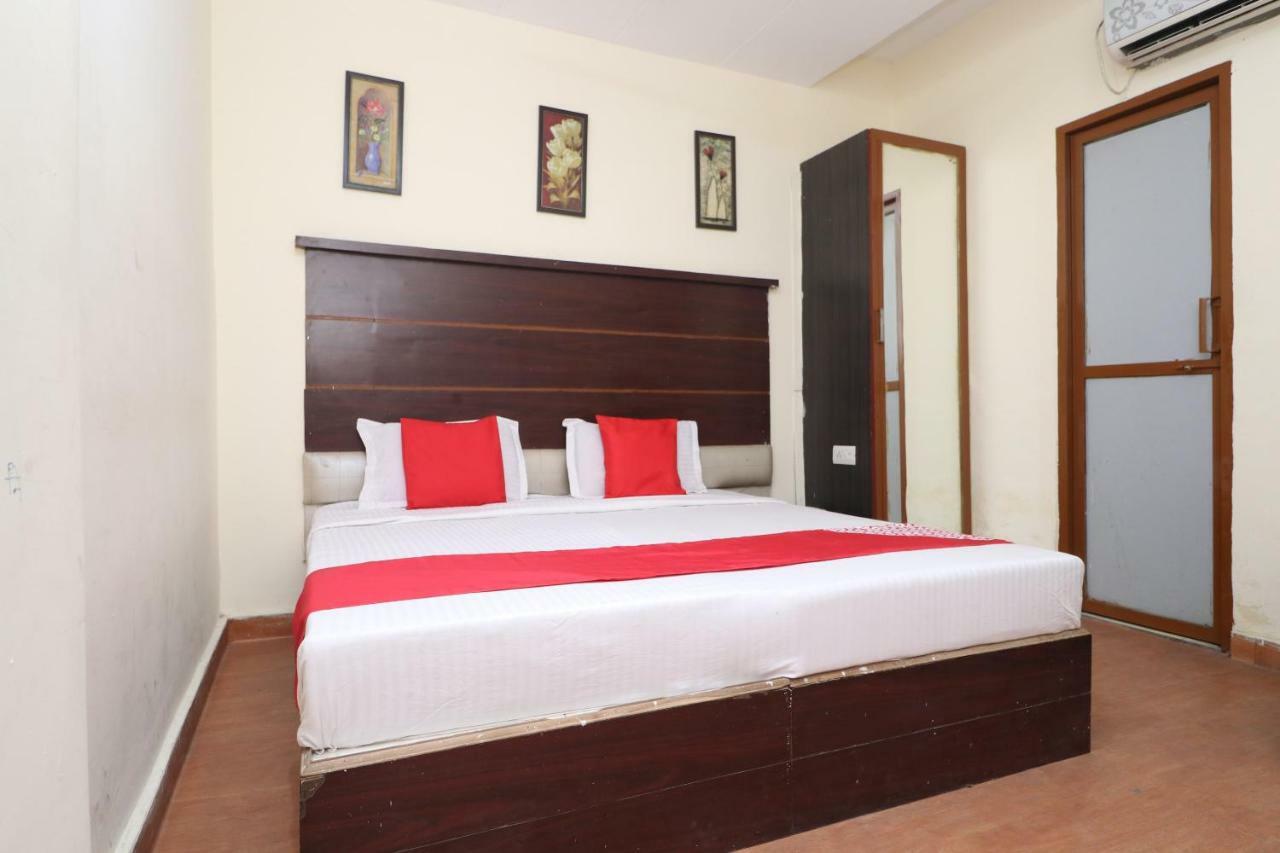 Oyo 29852 Hotel Golden View Abadpura ภายนอก รูปภาพ