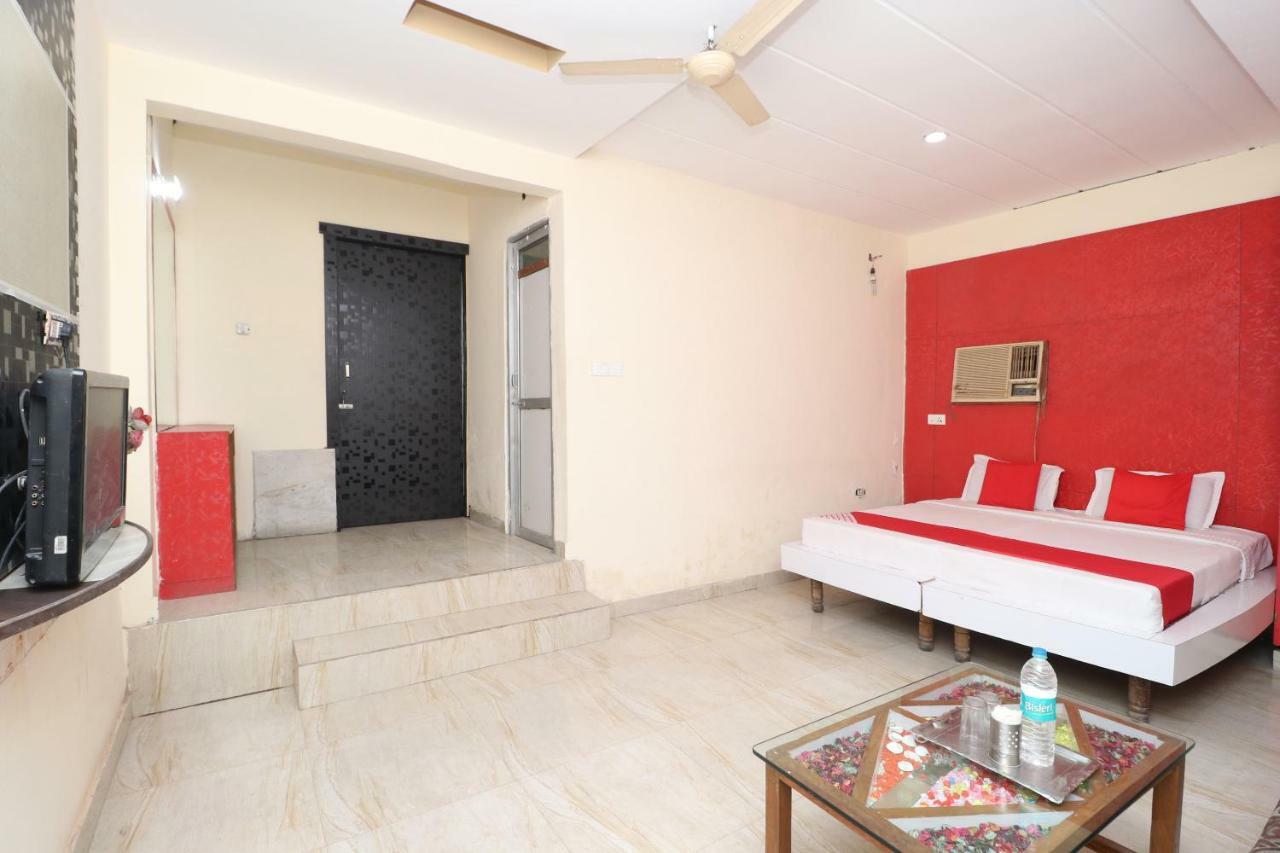 Oyo 29852 Hotel Golden View Abadpura ภายนอก รูปภาพ