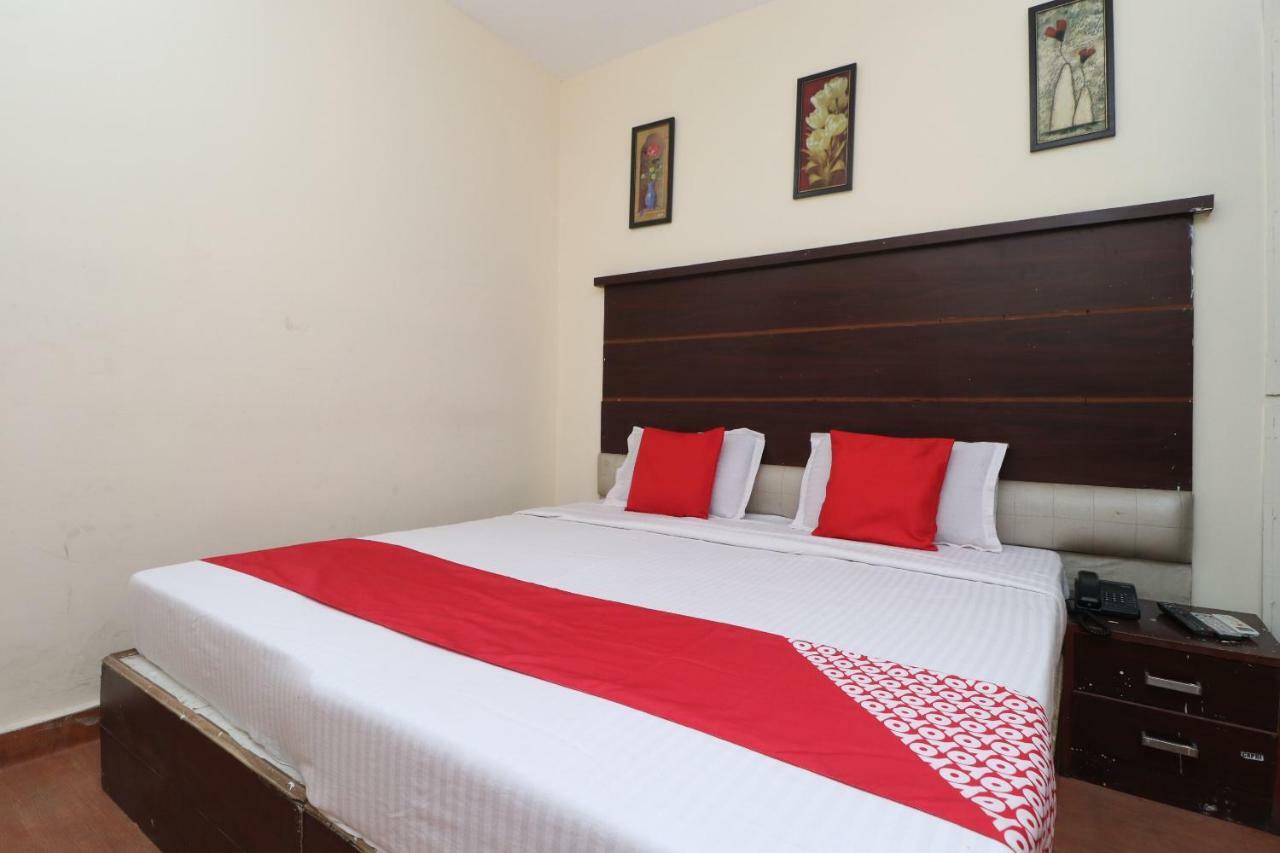 Oyo 29852 Hotel Golden View Abadpura ภายนอก รูปภาพ