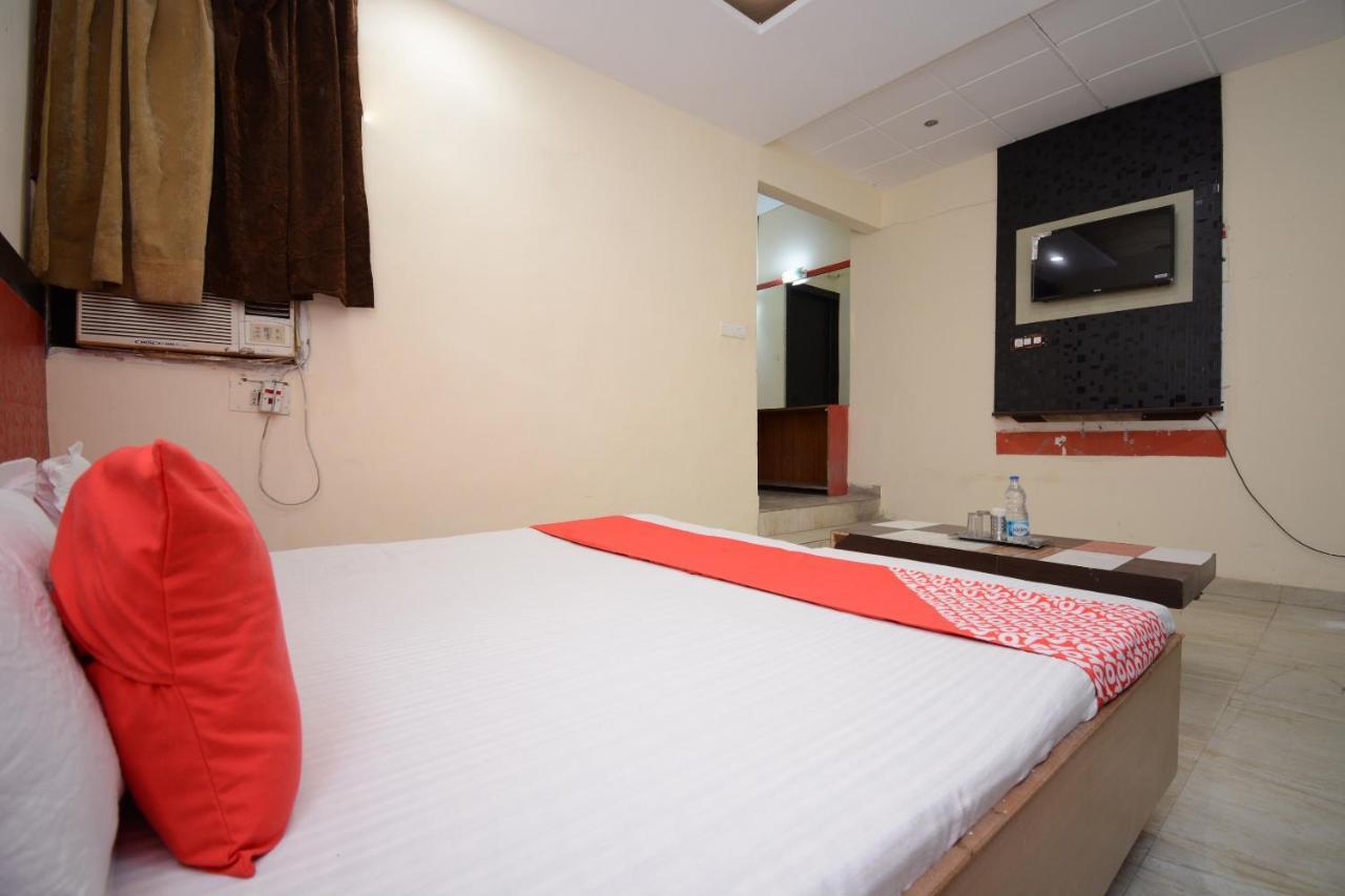 Oyo 29852 Hotel Golden View Abadpura ภายนอก รูปภาพ